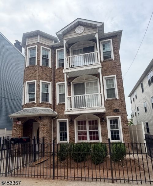 784 Bergen St, Newark, NJ, 07108-1804 | Card Image