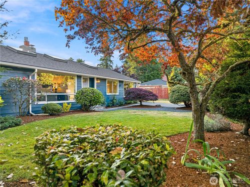 21822 92nd Ave W, Edmonds, WA, 98020-3972 | Card Image