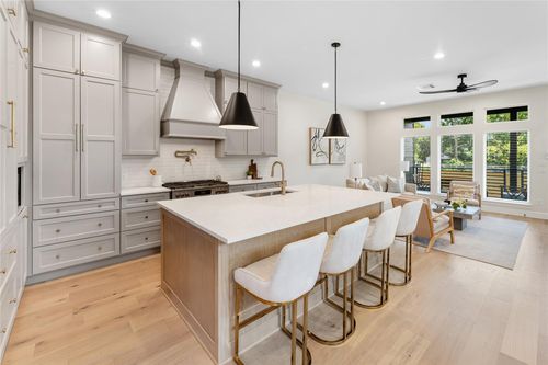 1318 E 32nd 1/2 St, Houston, TX, 77022-5314 | Card Image