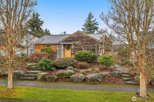 5143 46th Ave Ne, Seattle, WA, 98105-2920 | Card Image