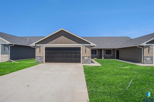 1112 11th St Ne, Madison, SD, 57042 | Card Image
