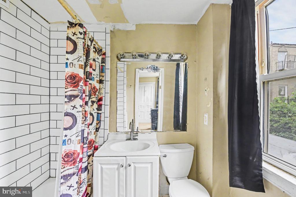 Commercial Sale in BALTIMORE