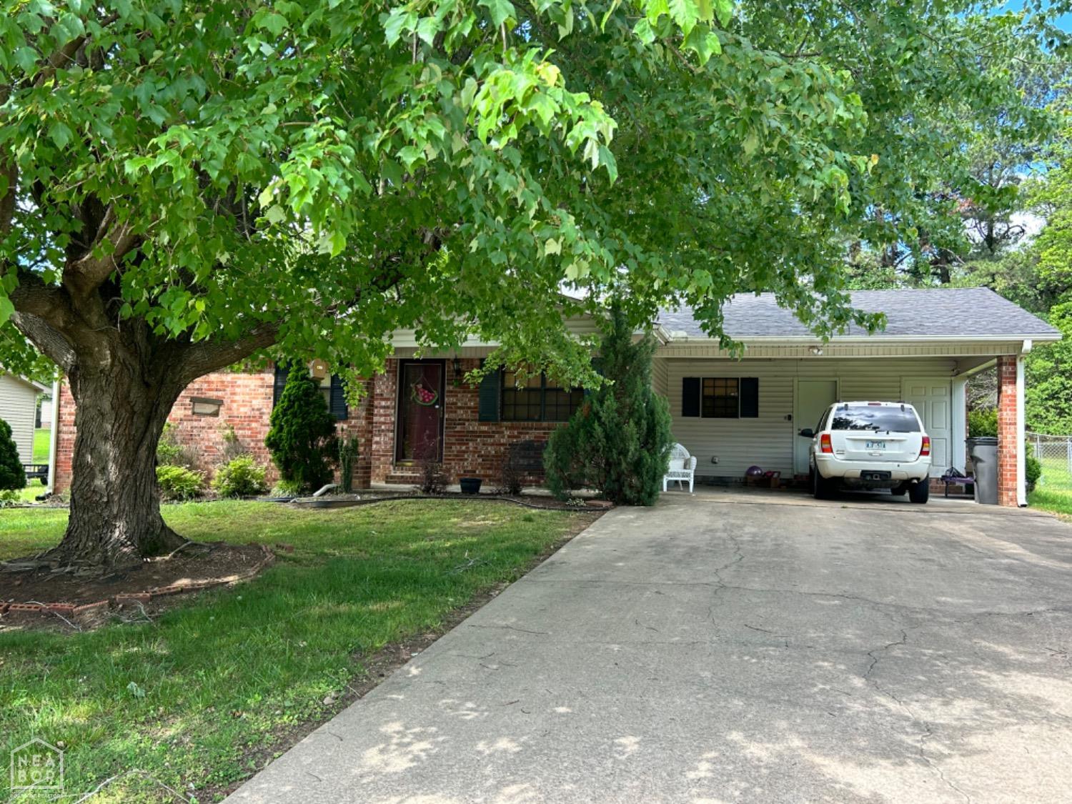 Tracy Ln, Paragould, AR 72450