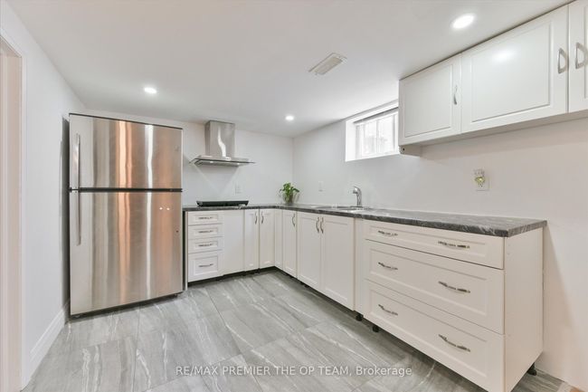273 E 13 Th St, House other with 5 bedrooms, 3 bathrooms and 5 parking in Hamilton ON | Image 34