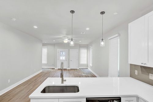 400 Shady Bluff Dr, Wimberley, TX, 78676-2217 | Card Image