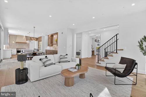 5011 Newport Ave, BETHESDA, MD, 20816-1647 | Card Image