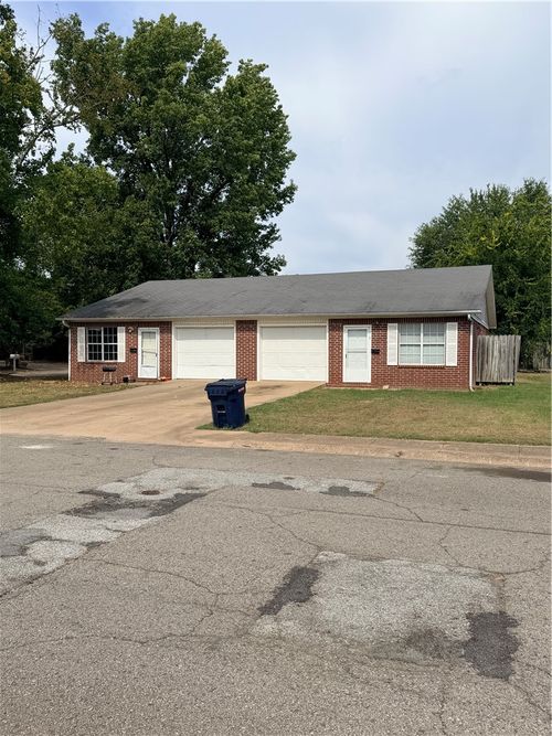 614 W Lucas St, Clarksville, AR, 72830-4109 | Card Image