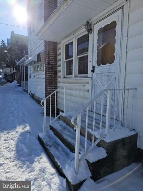 apt-1-200 W Bertsch St, LANSFORD, PA, 18232-1827 | Card Image
