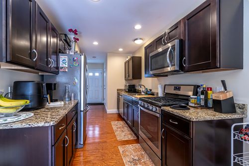 unit-e-77 Deerwood Dr, Nashua, NH, 03063-1263 | Card Image