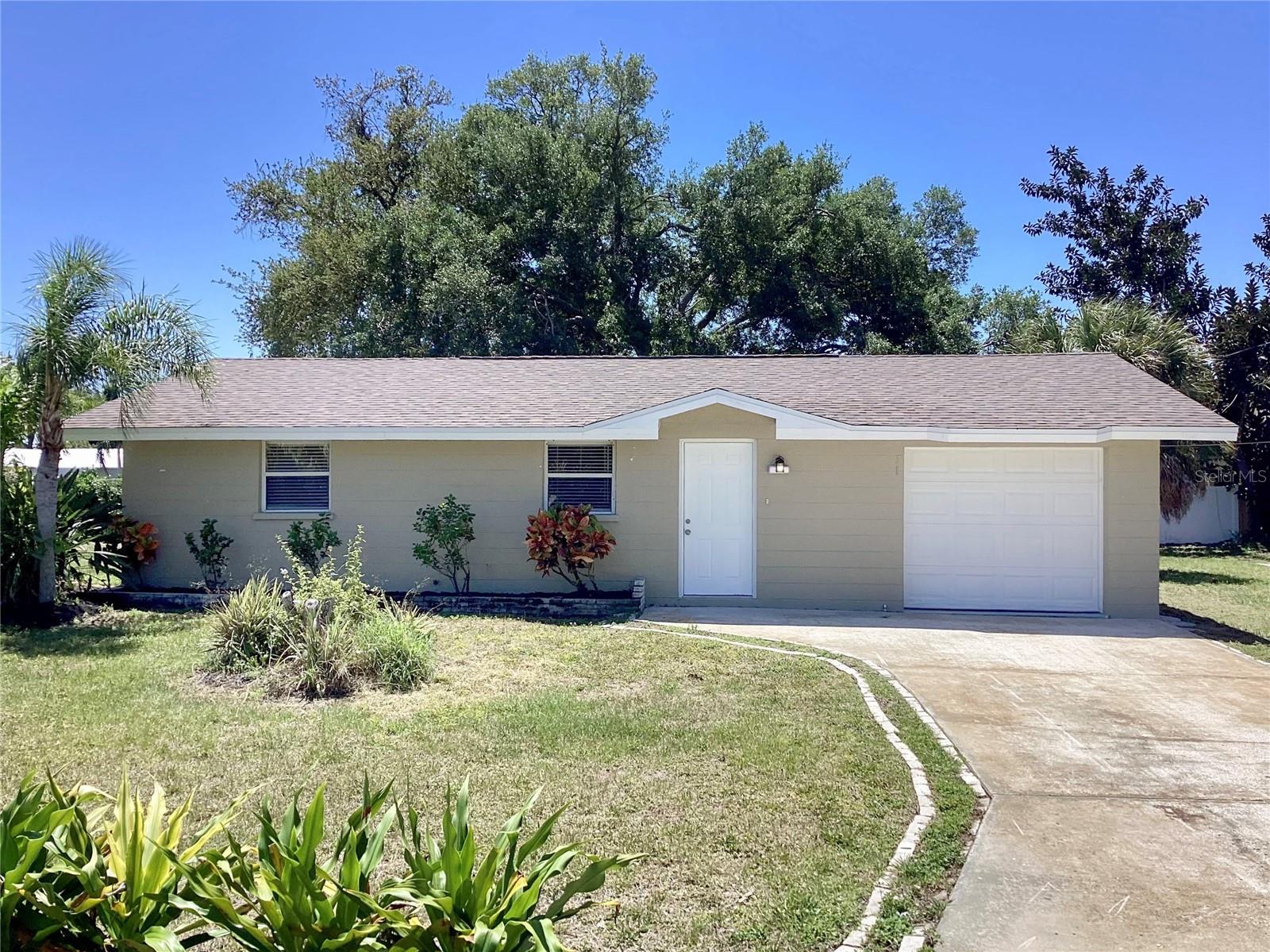 Columbia Rd, Venice, FL 34293