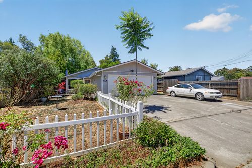1688 Lillian St, Medford, OR, 97501-4458 | Card Image