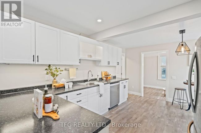80 King St E, House other with 4 bedrooms, 2 bathrooms and 6 parking in Omemee ON | Image 12