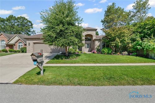 7920 Shoreline Dr, Holland, OH, 43528-8070 | Card Image