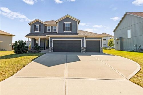 25137 W 147th Ct, Olathe, KS, 66061-7667 | Card Image
