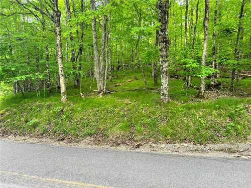 146 Hornbeam Rd, Beech Mountain, NC, 28604-8105 | Card Image