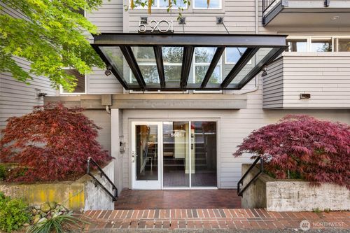 302-5901 Phinney Avenue N, Seattle, WA, 98103 | Card Image
