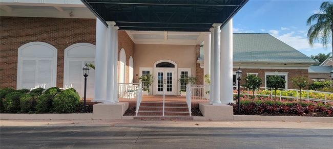 Main Clubhouse covered entry | Image 58