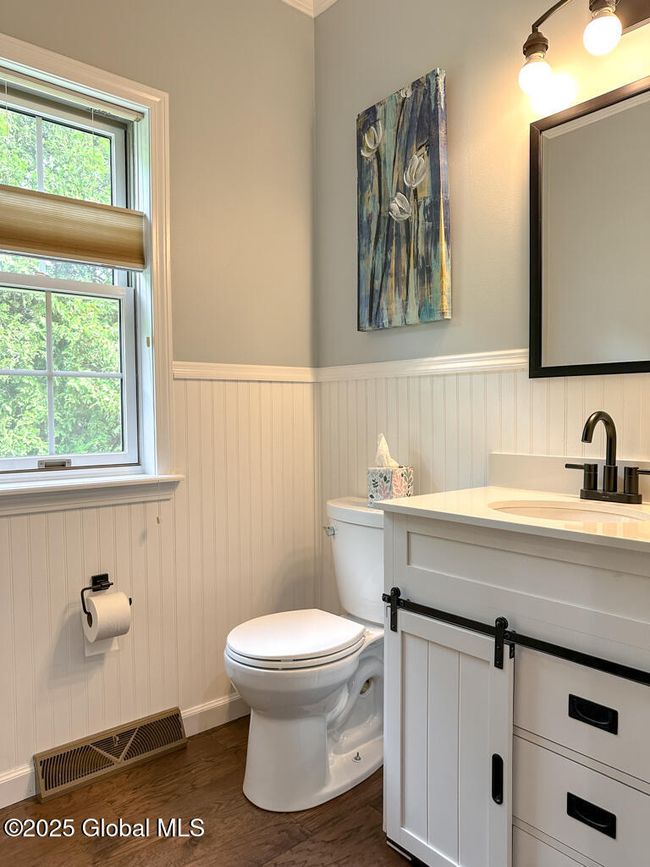 1/2 bath off theatre | Image 45