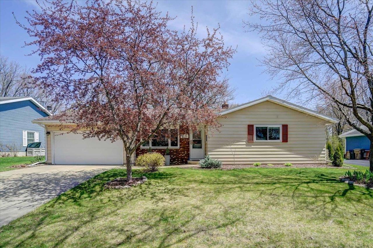 Paso Roble Way, Madison, WI 53716