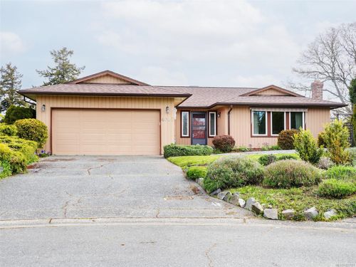 4007 Hollyridge Pl, Saanich, BC, V8N5Z8 | Card Image