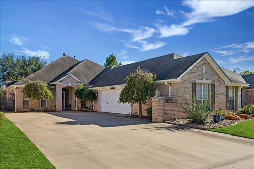 924 Eagle Lake Rd, Sealy, TX, 77474-3202 | Card Image