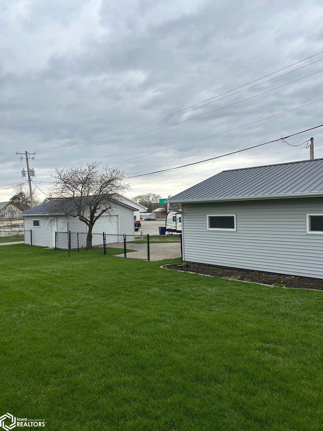 906 4 Th St, Home with 4 bedrooms, 2 bathrooms and 6 parking in Victor IA | Image 51