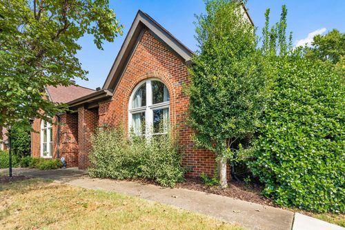 100 Highland Villa Dr, Nashville, TN, 37211-7318 | Card Image