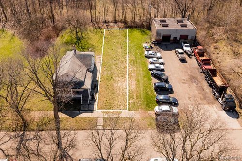 4677 18th St, Detroit, MI, 48208-2103 | Card Image