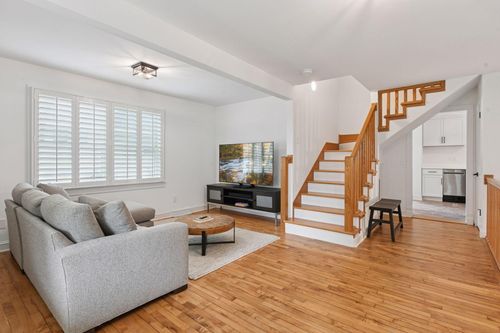 129 Chicago Ave N, Wayzata, MN, 55391-1122 | Card Image