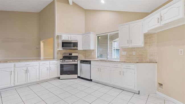 Kitchen | Image 12