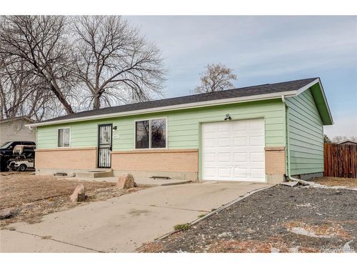 5557 Billings St, Denver, CO, 80239-3701 | Card Image