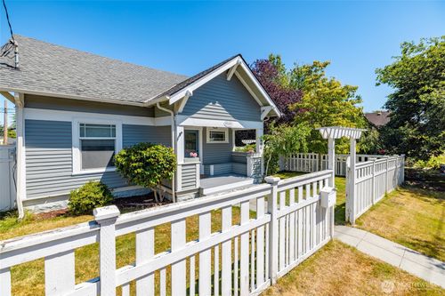 1506 12th St, Anacortes, WA, 98221-2111 | Card Image