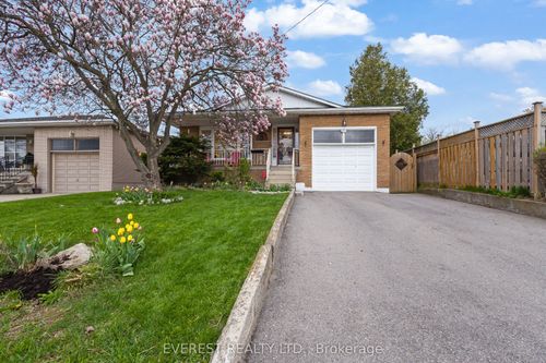 27 Lavina Cres, Hamilton, ON, L9C5S7 | Card Image