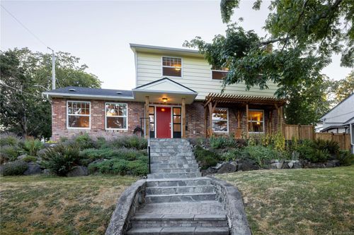 900 Richmond Ave, Victoria, BC, V8S3Z3 | Card Image