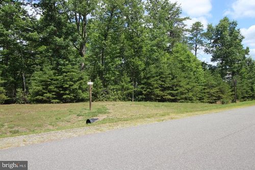 8103 Old Mineral Springs Rd, FREDERICKSBURG, VA, 22407-2068 | Card Image