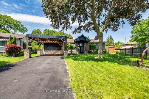 633 Pinewood St, Oshawa, ON, L1G2S2 | Card Image