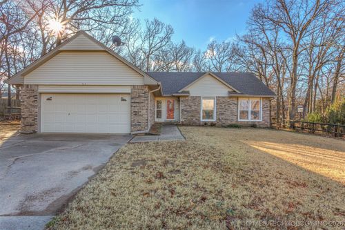 504 W 34th St, Sand Springs, OK, 74063-2949 | Card Image
