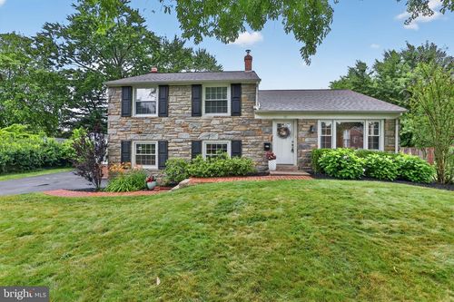 111 Canterbury Dr, WALLINGFORD, PA, 19086-6615 | Card Image