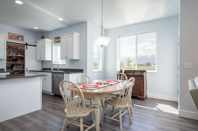 Light, bright, scenic views | Image 10