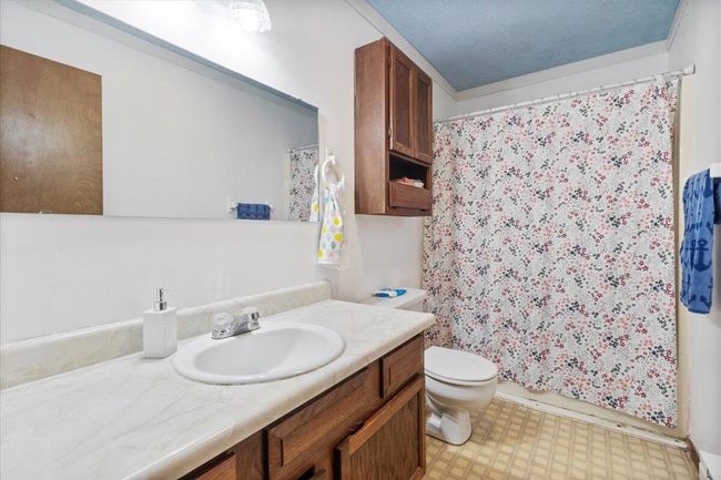 Primary Bathroom | Image 18