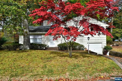 160 Busteed Dr, Midland Park, NJ, 07432-1956 | Card Image