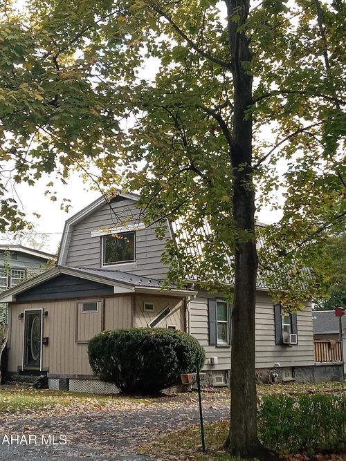 5425 Broad Ave, Altoona, PA, 16601-1121 | Card Image