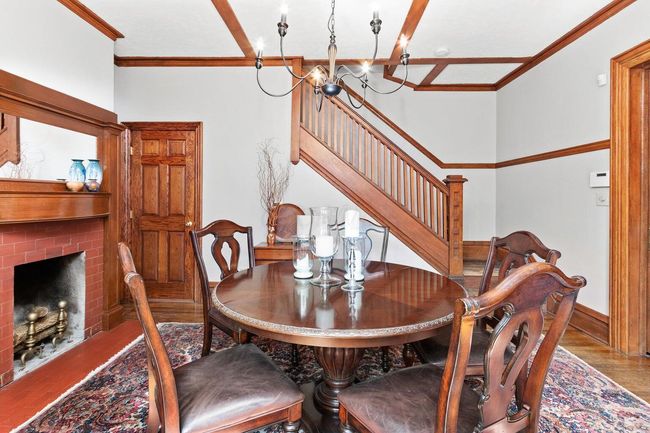Dining room - unit 831 | Image 16