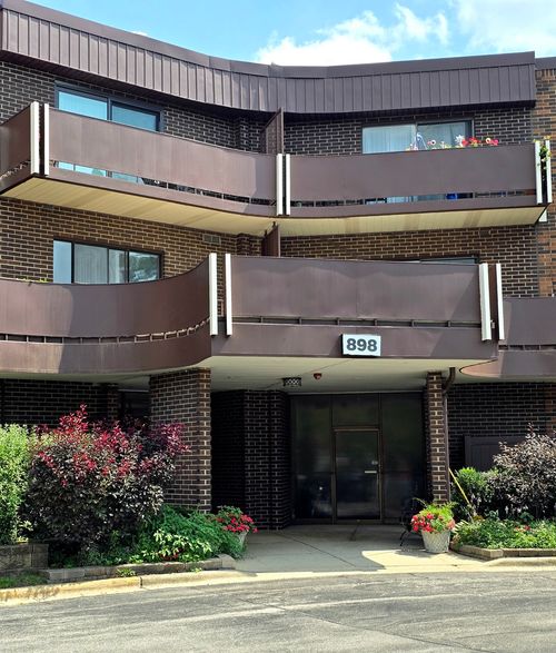 unit-202-898 Wellington Ave, Elk Grove Village, IL, 60007-3352 | Card Image