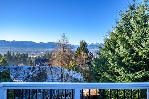 675 Evergreen Ave, Courtenay, BC, V9N6Y1 | Card Image