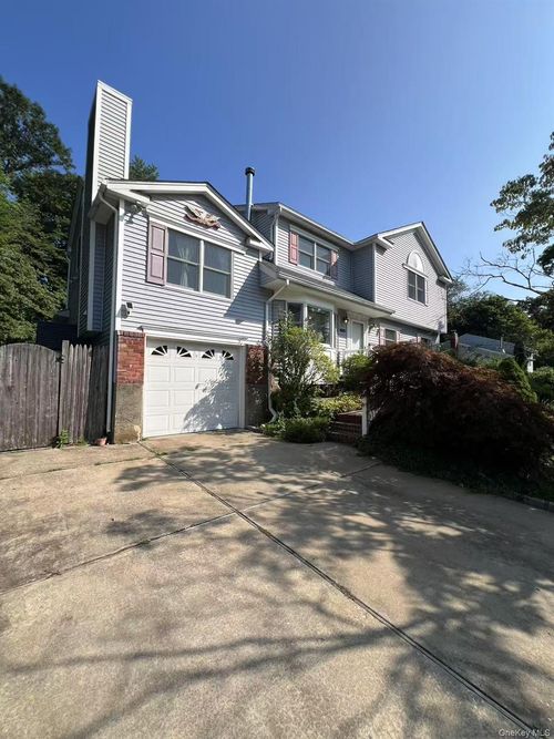 216 Glenwood Ln, Port Jefferson, NY, 11777-1507 | Card Image