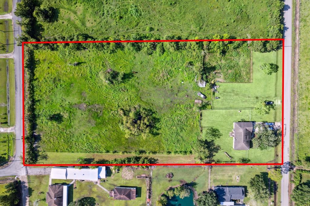 Farmer Rd, Alvin, TX 77511