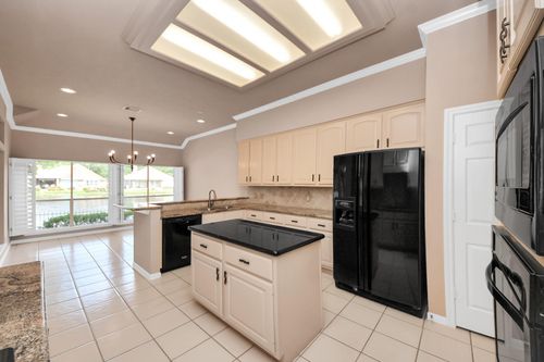 39 Wild Meadow Ct, The Woodlands, TX, 77380-4302 | Card Image