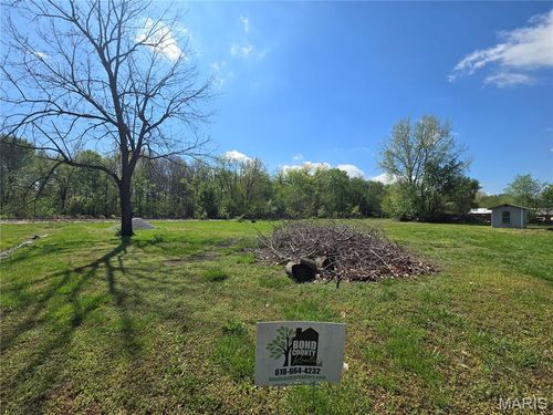 102 W 3rd St, Coffeen, IL, 62017-1137 | Card Image