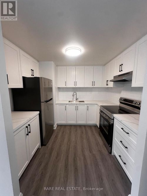 8-99 Bellevue Ave, Toronto, ON, M5T2N8 | Card Image